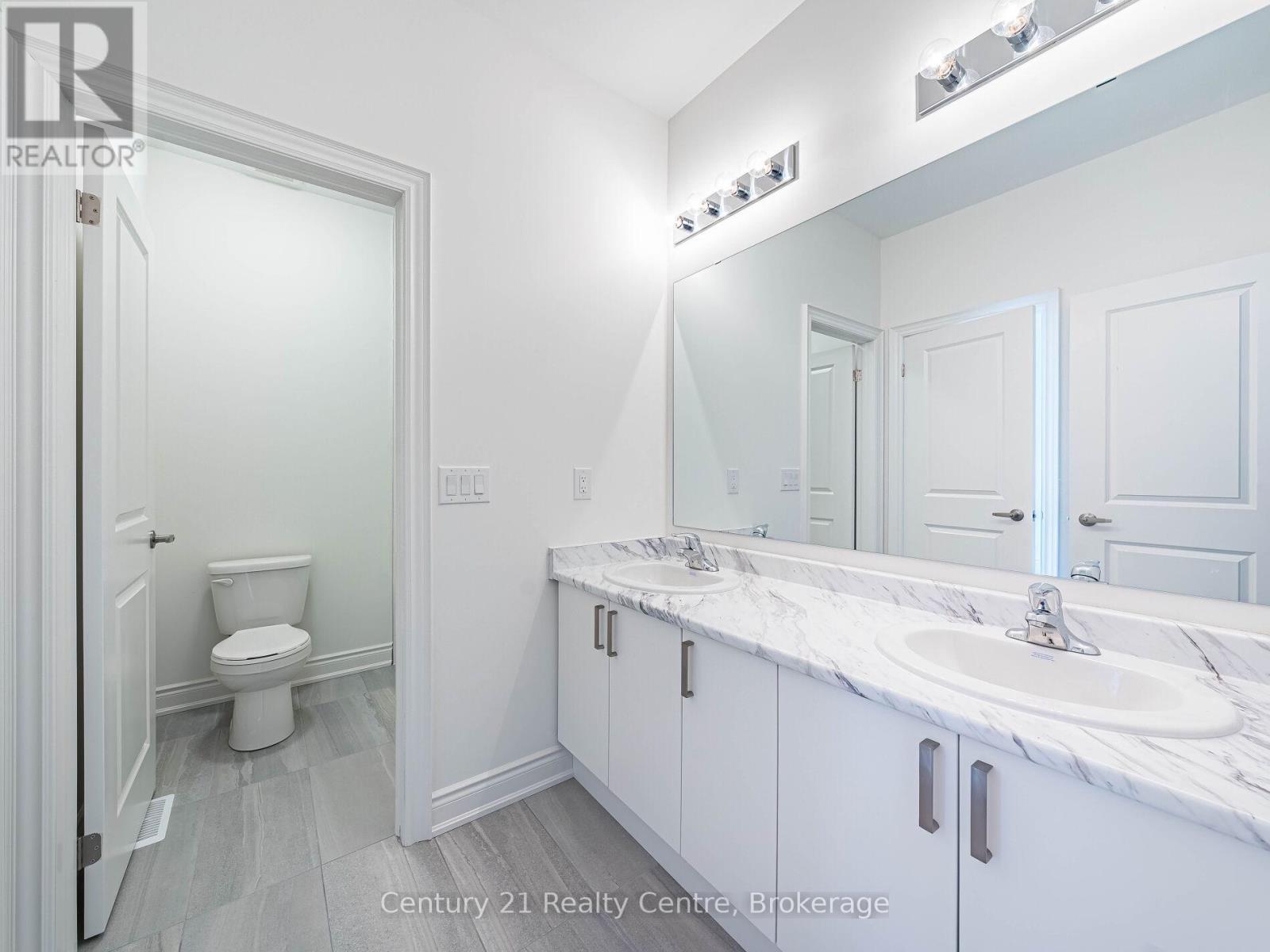 26 Hearn Street, Bradford West Gwillimbury, Ontario  L0G 1B0 - Photo 36 - N12414781