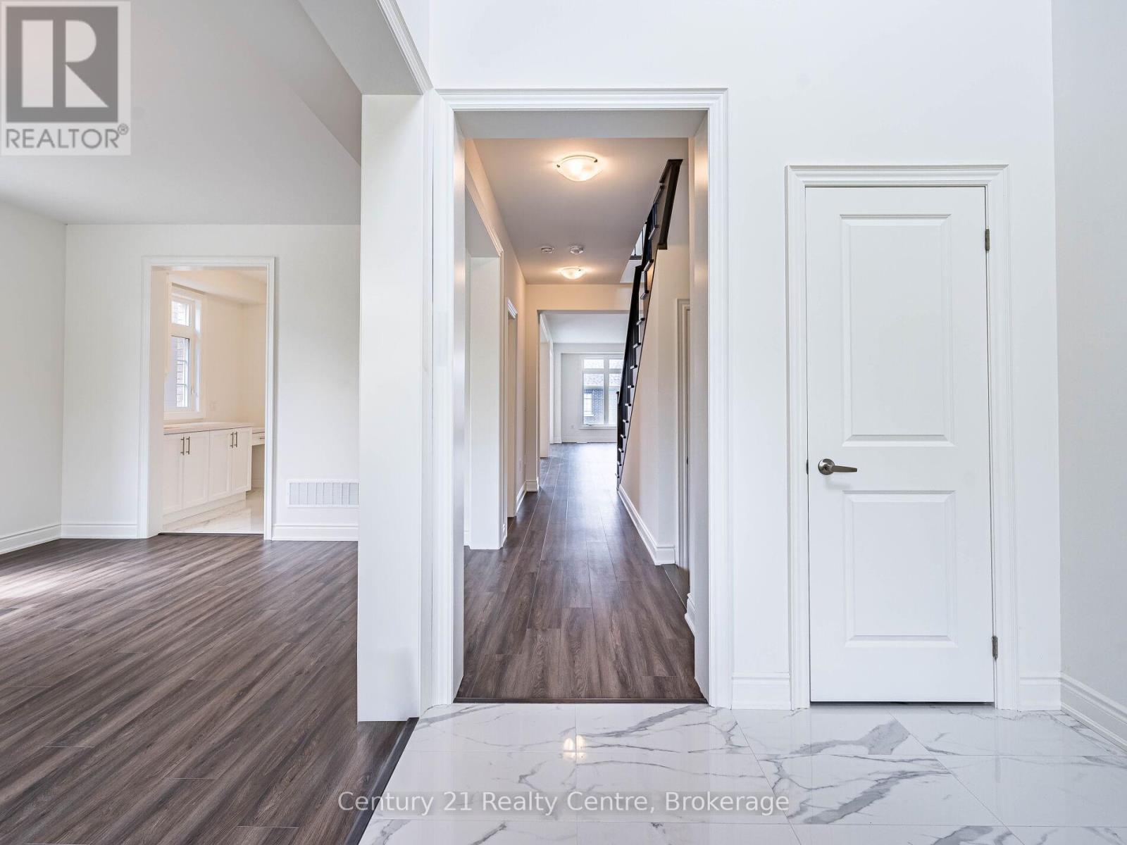 26 Hearn Street, Bradford West Gwillimbury, Ontario  L0G 1B0 - Photo 8 - N12414781
