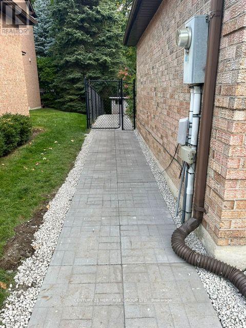 Bsmt - 10 Mcclenny Drive, Aurora (Aurora Highlands), Ontario  L4G 5P9 - Photo 2 - N12414812