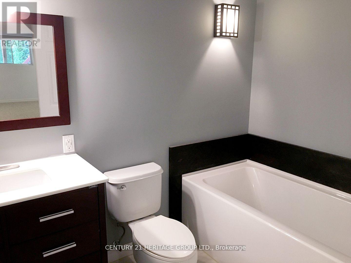 Bsmt - 10 Mcclenny Drive, Aurora (Aurora Highlands), Ontario  L4G 5P9 - Photo 6 - N12414812