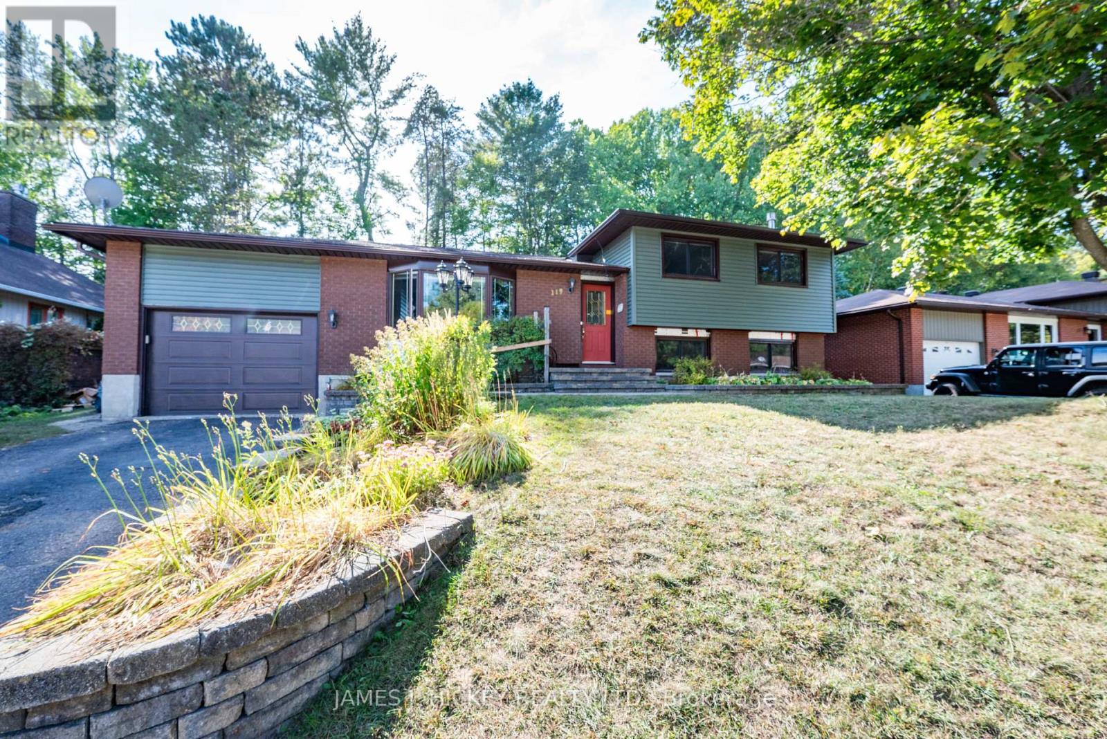 119 FRONTENAC CRESCENT, Deep River, Ontario