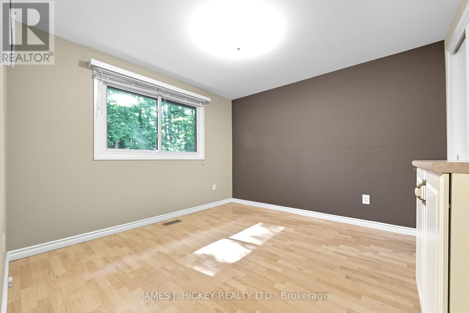 119 Frontenac Crescent, Deep River, Ontario  K0J 1P0 - Photo 24 - X12414977