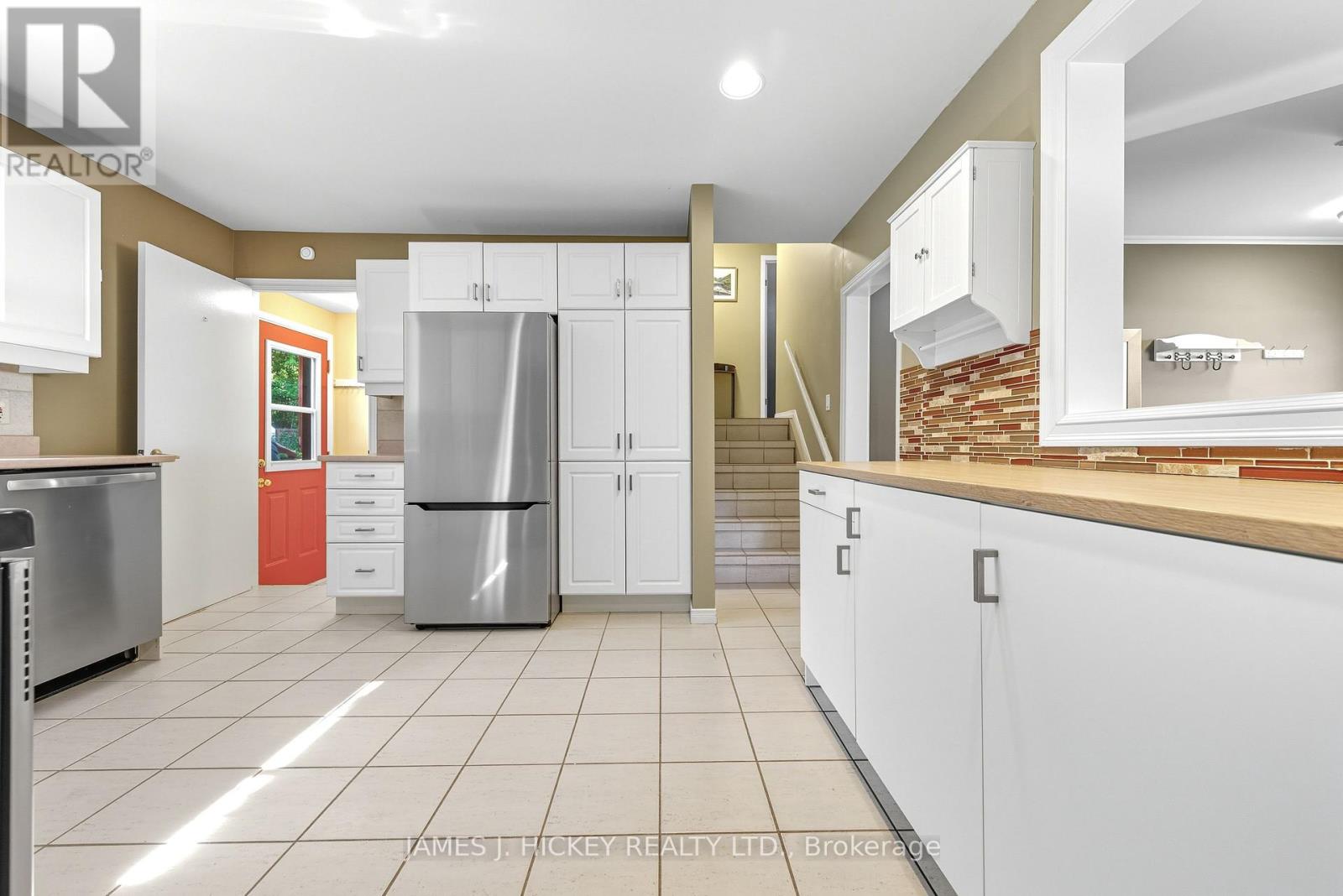 119 Frontenac Crescent, Deep River, Ontario  K0J 1P0 - Photo 3 - X12414977