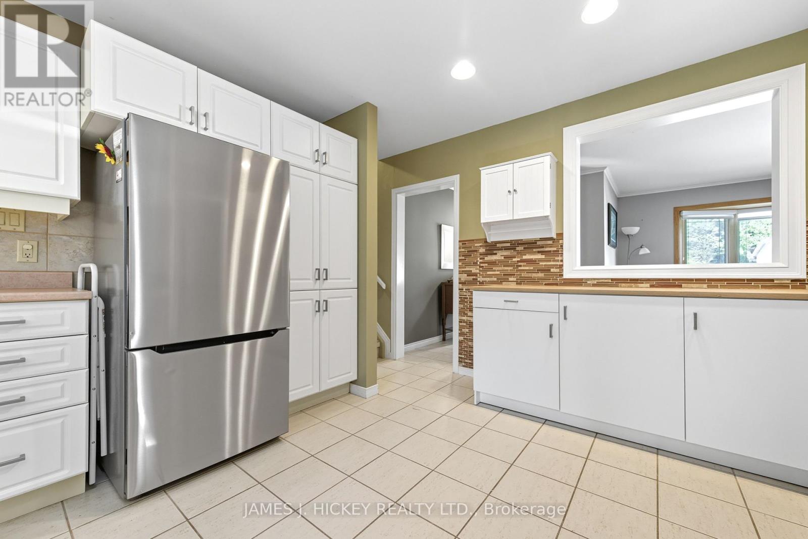 119 Frontenac Crescent, Deep River, Ontario  K0J 1P0 - Photo 4 - X12414977
