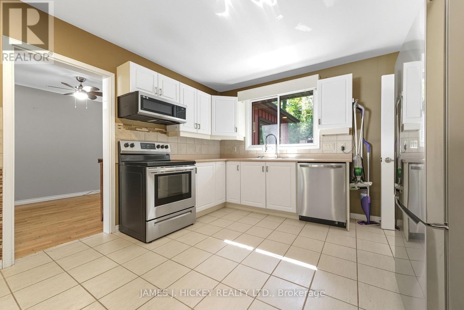119 Frontenac Crescent, Deep River, Ontario  K0J 1P0 - Photo 7 - X12414977