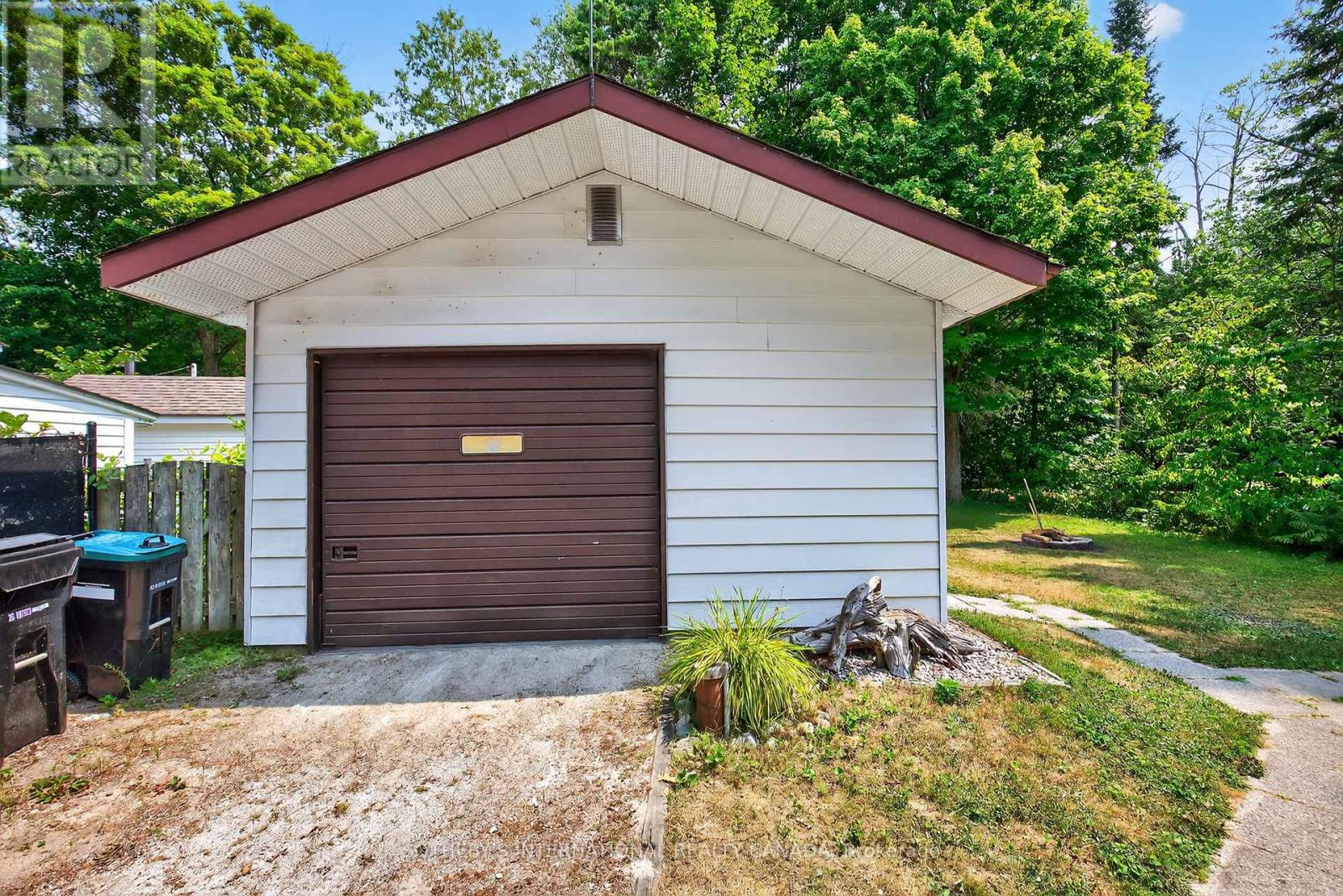 37 Park Road, Tiny, Ontario  L0L 1P1 - Photo 22 - S12414804