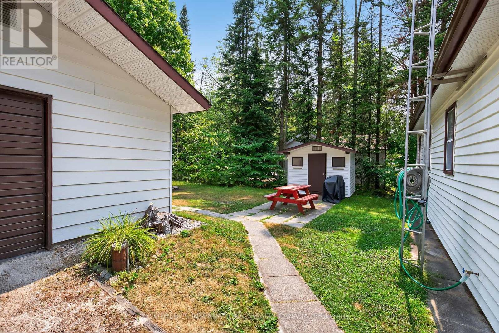 37 Park Road, Tiny, Ontario  L0L 1P1 - Photo 24 - S12414804
