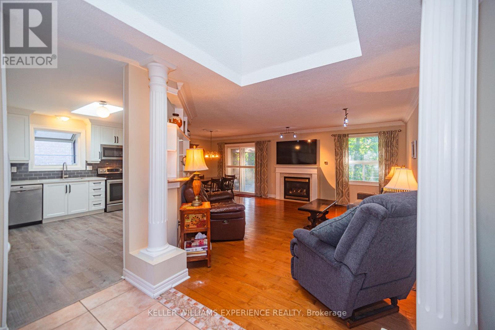 8 Kell Place, Barrie, Ontario  L4N 9K3 - Photo 4 - S12414862