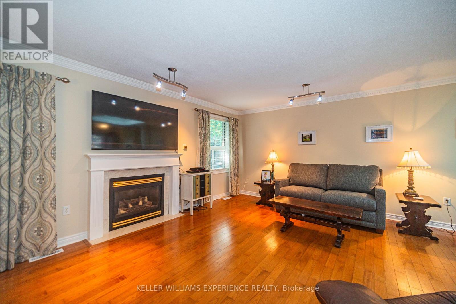 8 Kell Place, Barrie, Ontario  L4N 9K3 - Photo 5 - S12414862