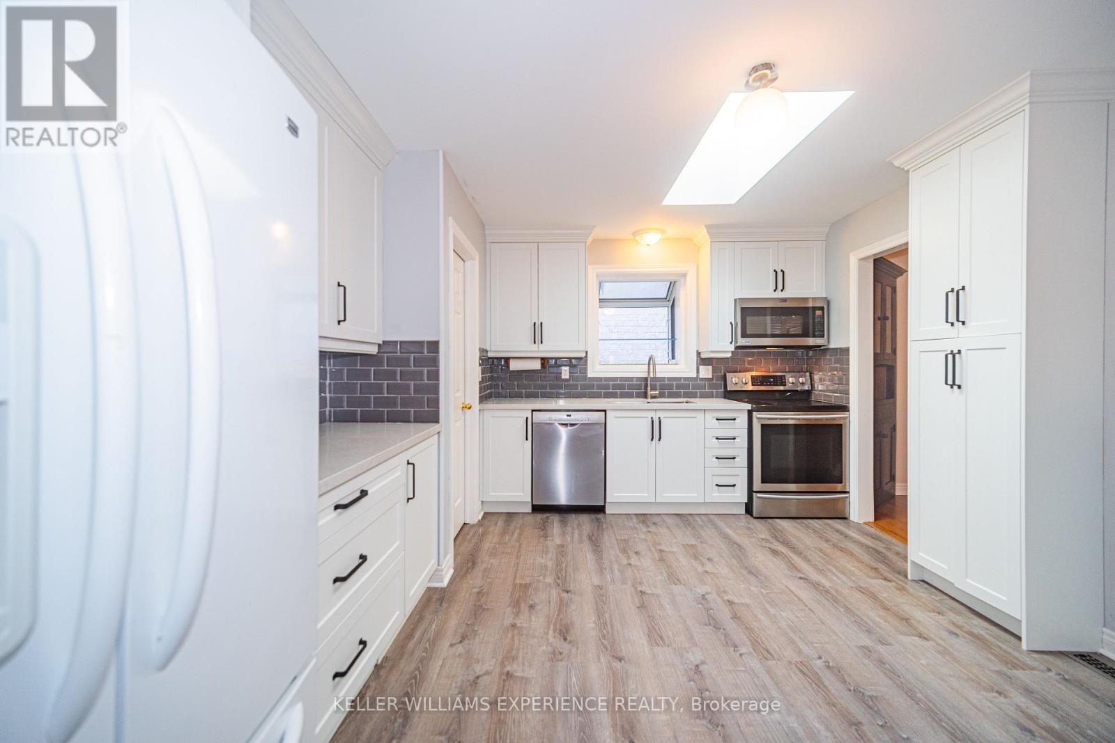 8 Kell Place, Barrie, Ontario  L4N 9K3 - Photo 9 - S12414862