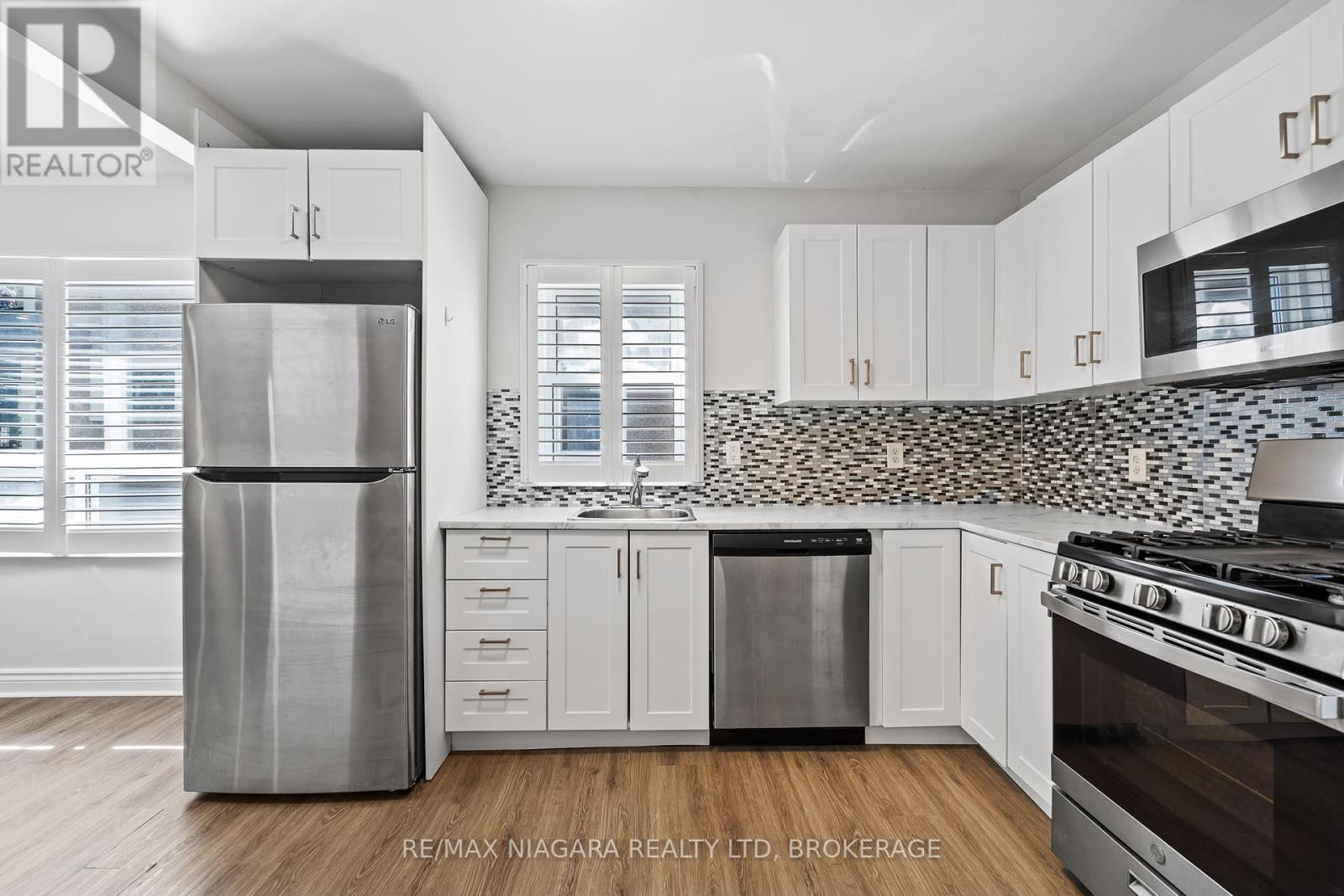 28 Fielden Avenue, Port Colborne (Sugarloaf), Ontario  L3K 4S9 - Photo 11 - X12414968