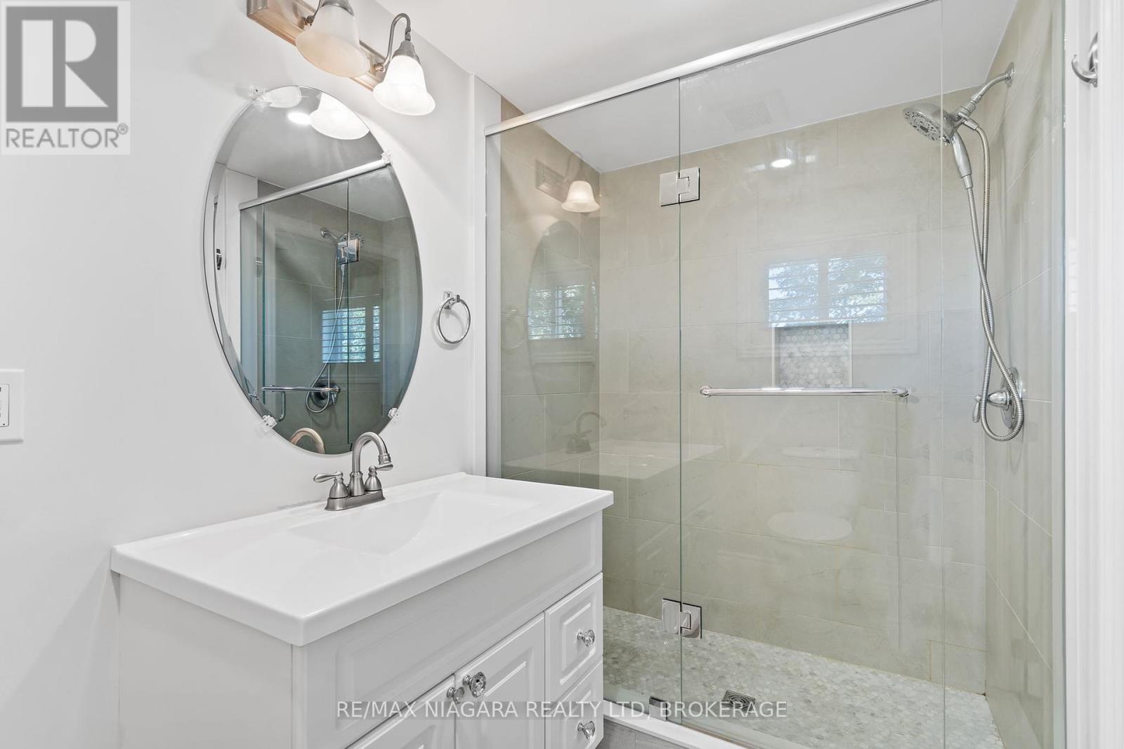 28 Fielden Avenue, Port Colborne (Sugarloaf), Ontario  L3K 4S9 - Photo 15 - X12414968