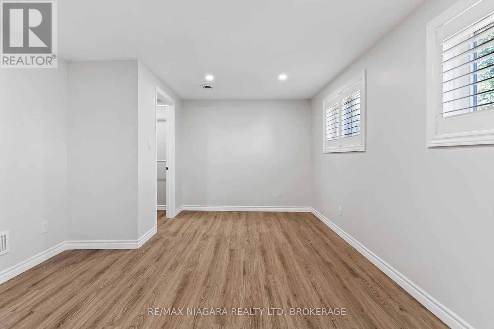 28 Fielden Avenue, Port Colborne (Sugarloaf), Ontario  L3K 4S9 - Photo 18 - X12414968