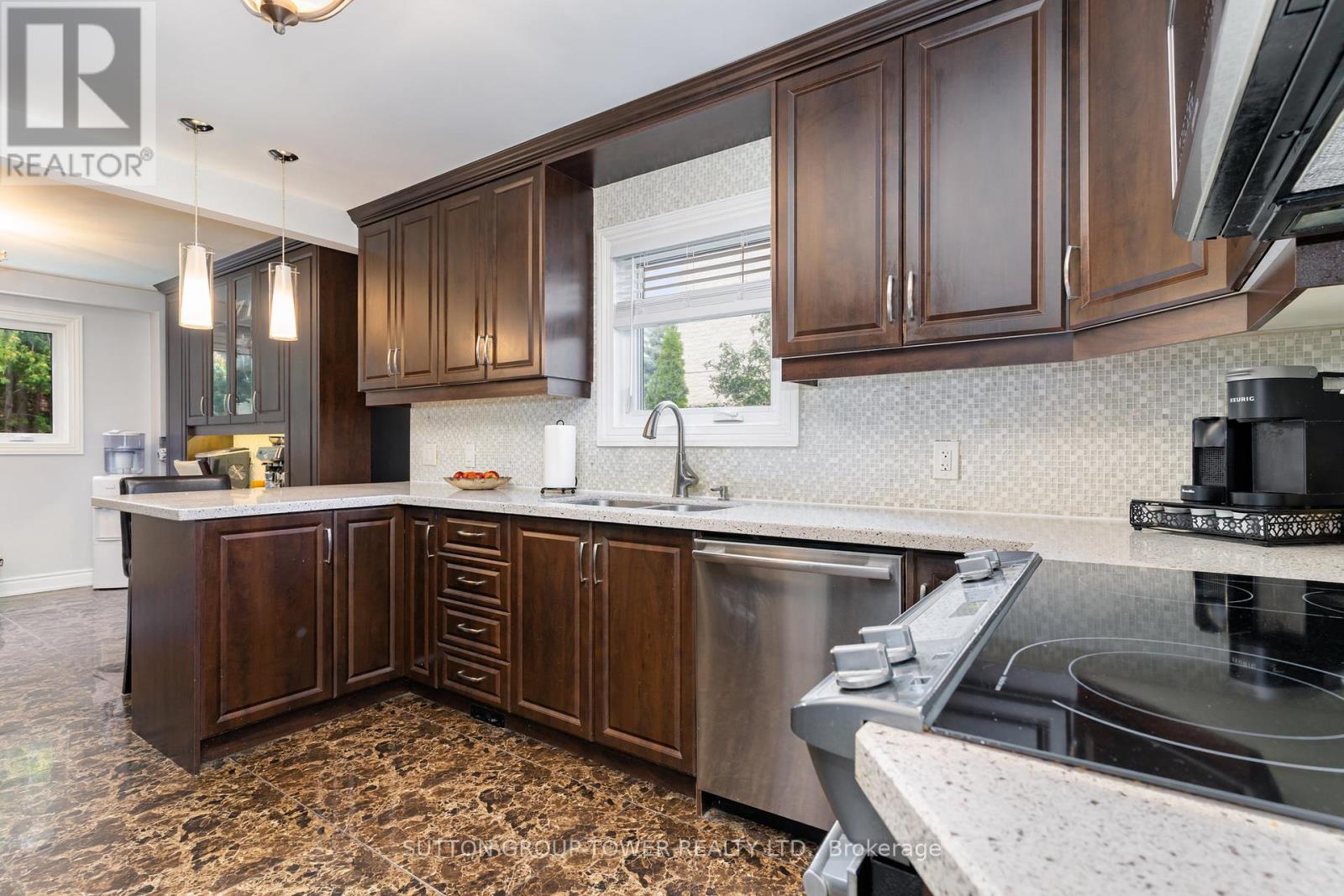 293 London Road, Newmarket (Bristol-London), Ontario  L3Y 6L3 - Photo 14 - N12408121