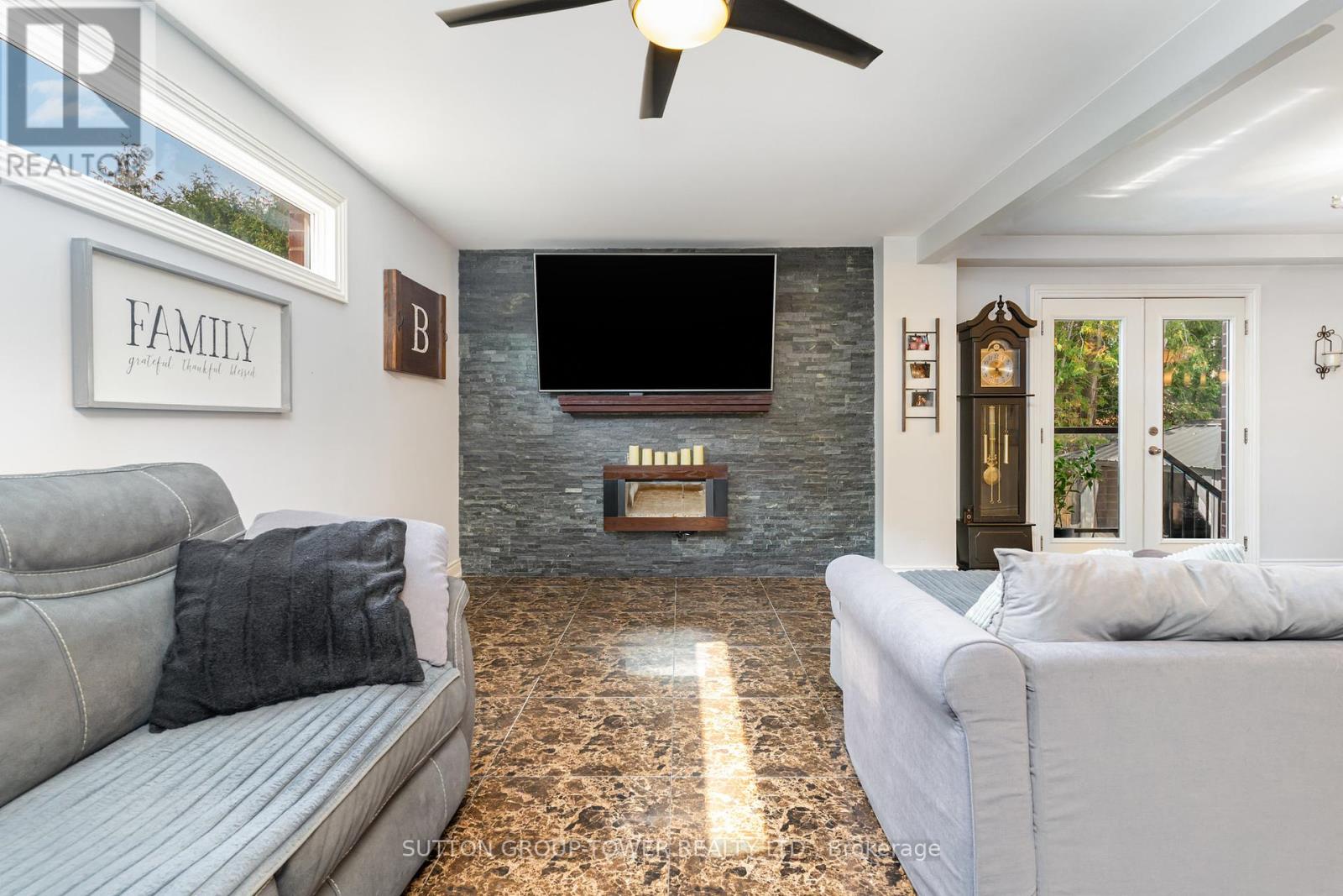 293 London Road, Newmarket (Bristol-London), Ontario  L3Y 6L3 - Photo 6 - N12408121