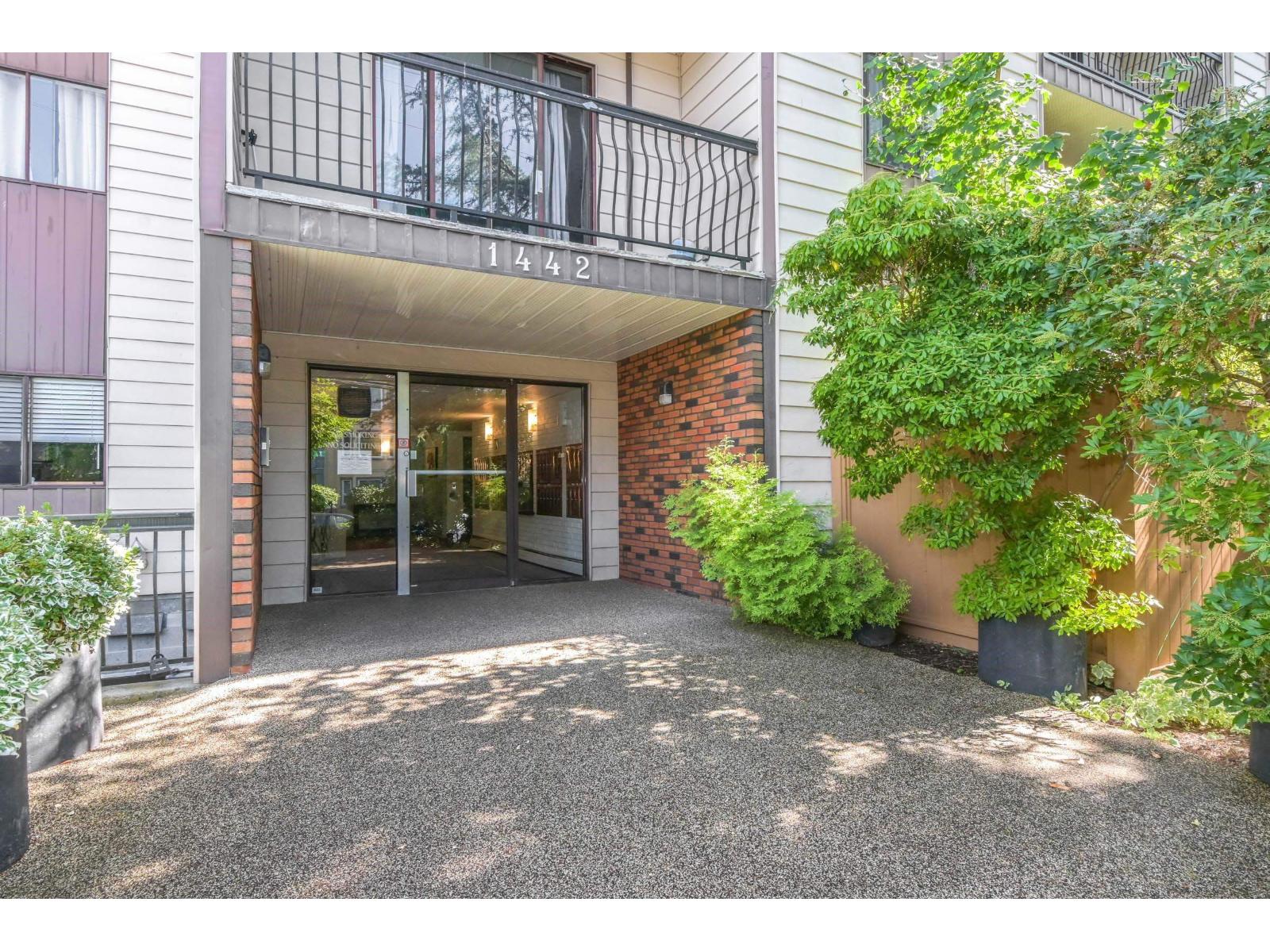 302 1442 Blackwood Street, White Rock, British Columbia  V4B 3V5 - Photo 3 - R3049564