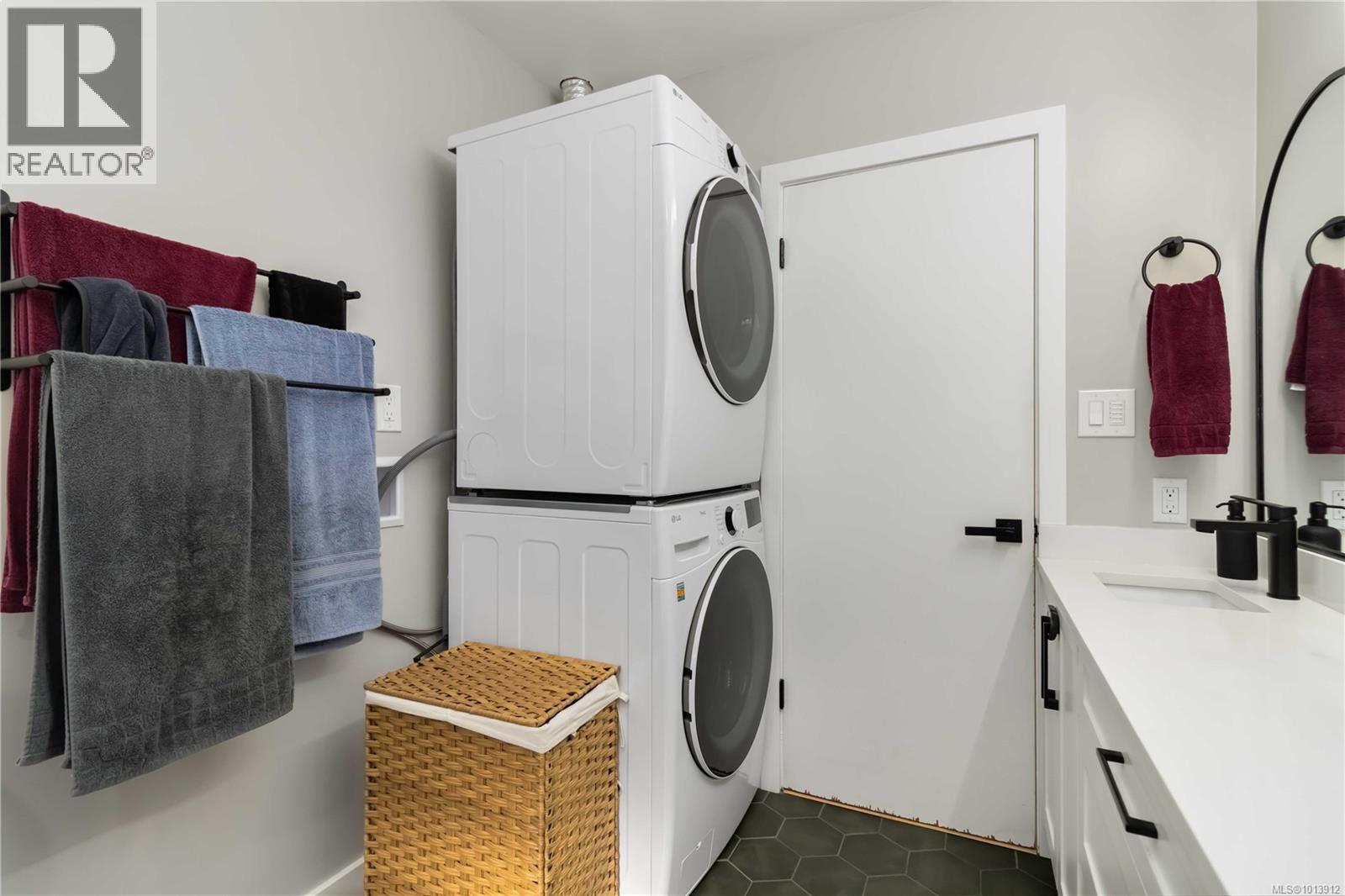 727 Chesterlea Rd, Saanich, British Columbia  V8X 3R5 - Photo 22 - 1013912