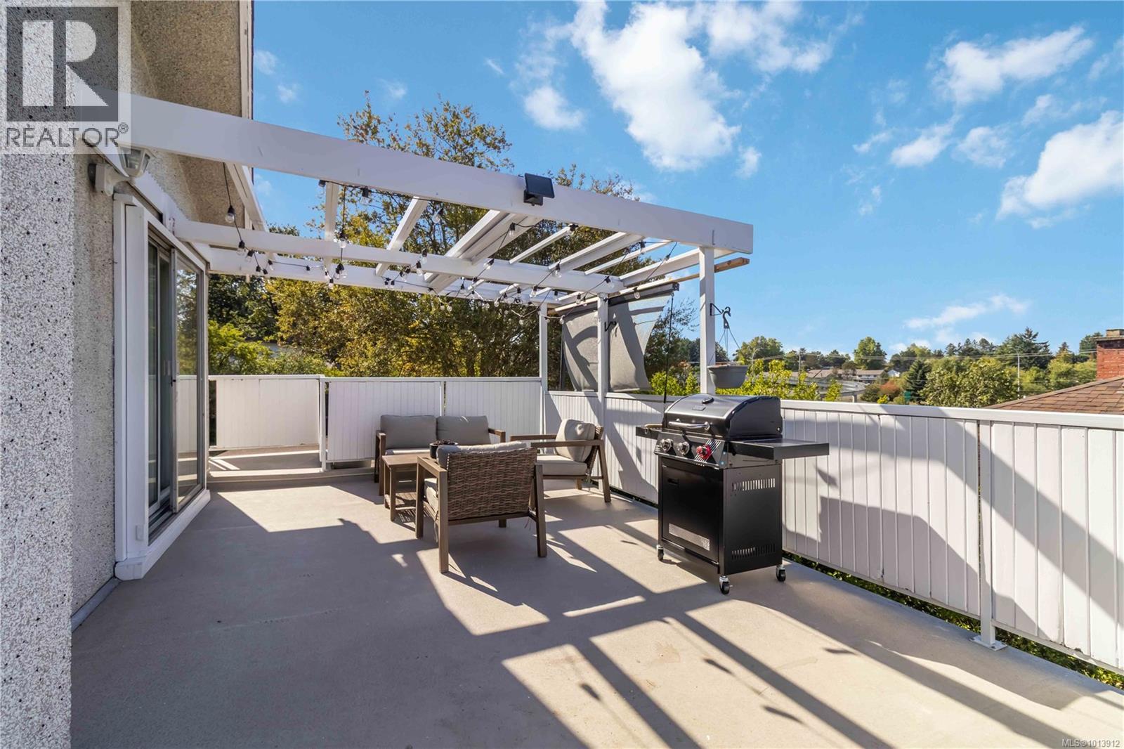 727 Chesterlea Rd, Saanich, British Columbia  V8X 3R5 - Photo 17 - 1013912