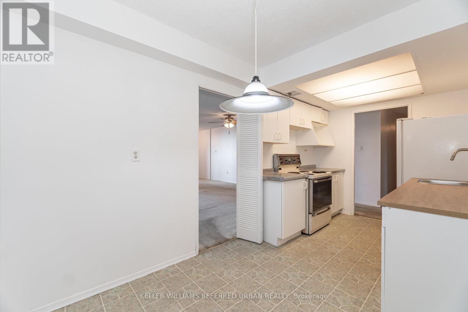 404 - 1515 Lakeshore Road E, Mississauga, Ontario  L5E 3E3 - Photo 8 - W12414774