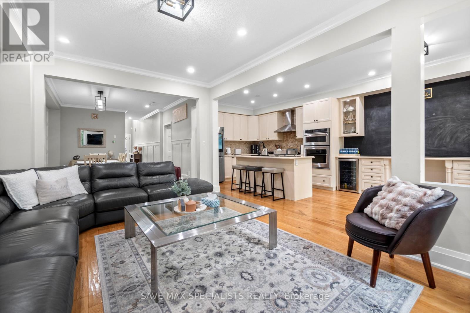 21 Isaac Devins Boulevard, Toronto, Ontario  M9M 0C7 - Photo 12 - W12414778