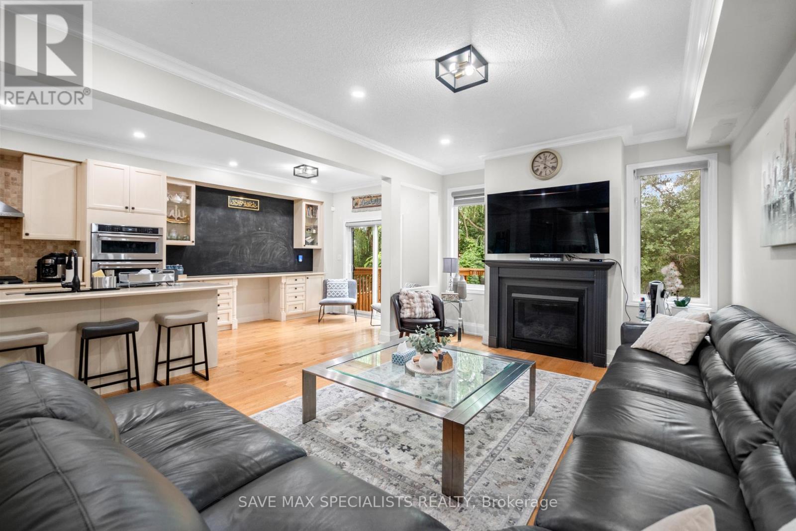 21 Isaac Devins Boulevard, Toronto, Ontario  M9M 0C7 - Photo 13 - W12414778