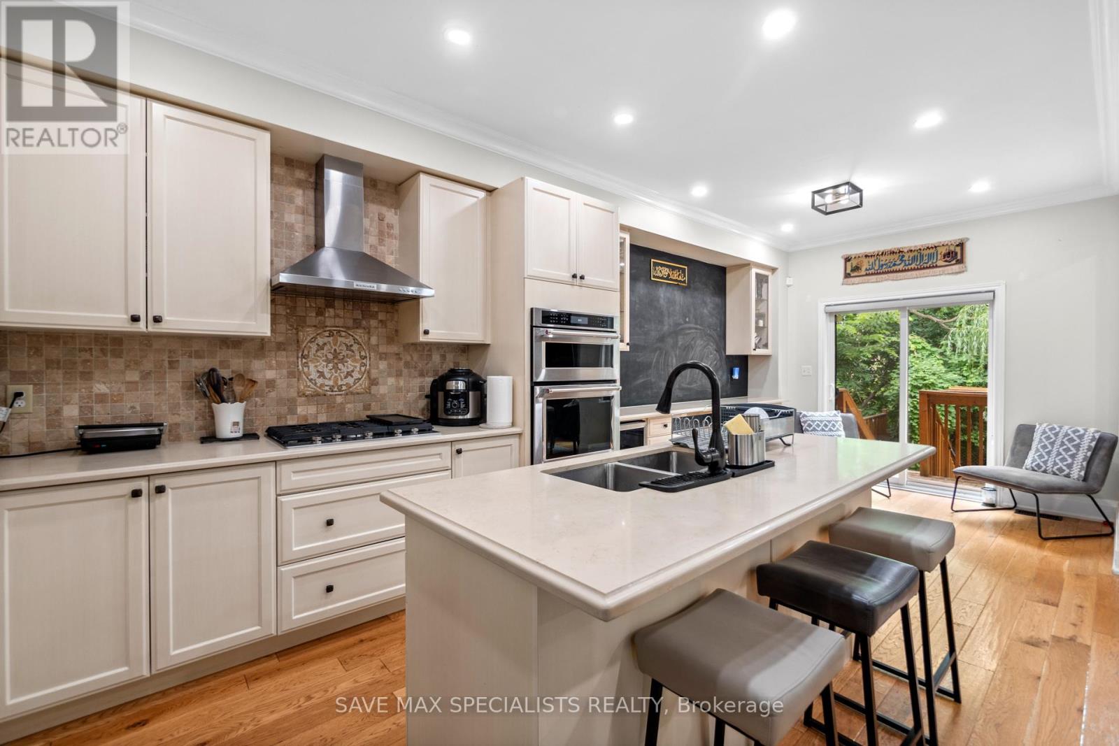 21 Isaac Devins Boulevard, Toronto, Ontario  M9M 0C7 - Photo 14 - W12414778