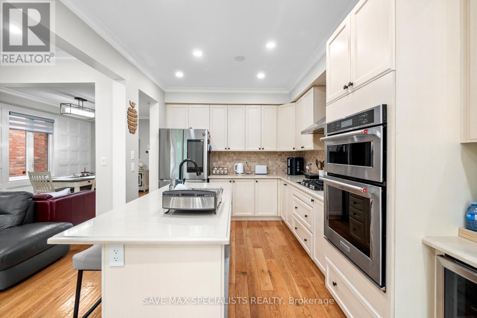 21 Isaac Devins Boulevard, Toronto, Ontario  M9M 0C7 - Photo 17 - W12414778