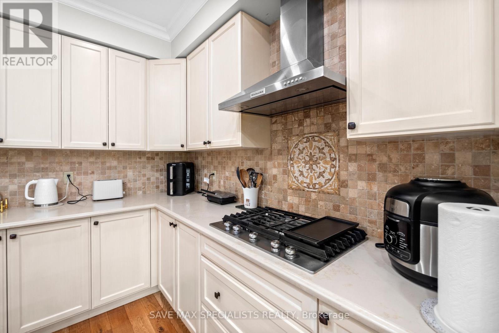 21 Isaac Devins Boulevard, Toronto, Ontario  M9M 0C7 - Photo 18 - W12414778