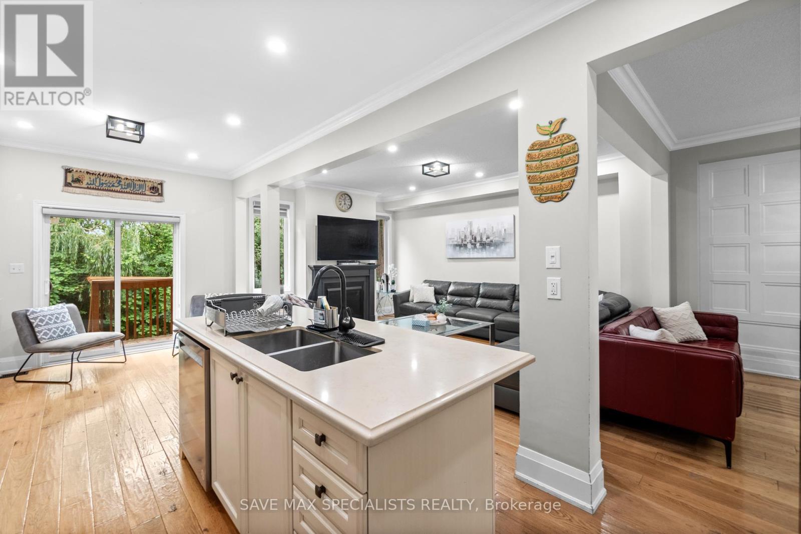 21 Isaac Devins Boulevard, Toronto, Ontario  M9M 0C7 - Photo 19 - W12414778