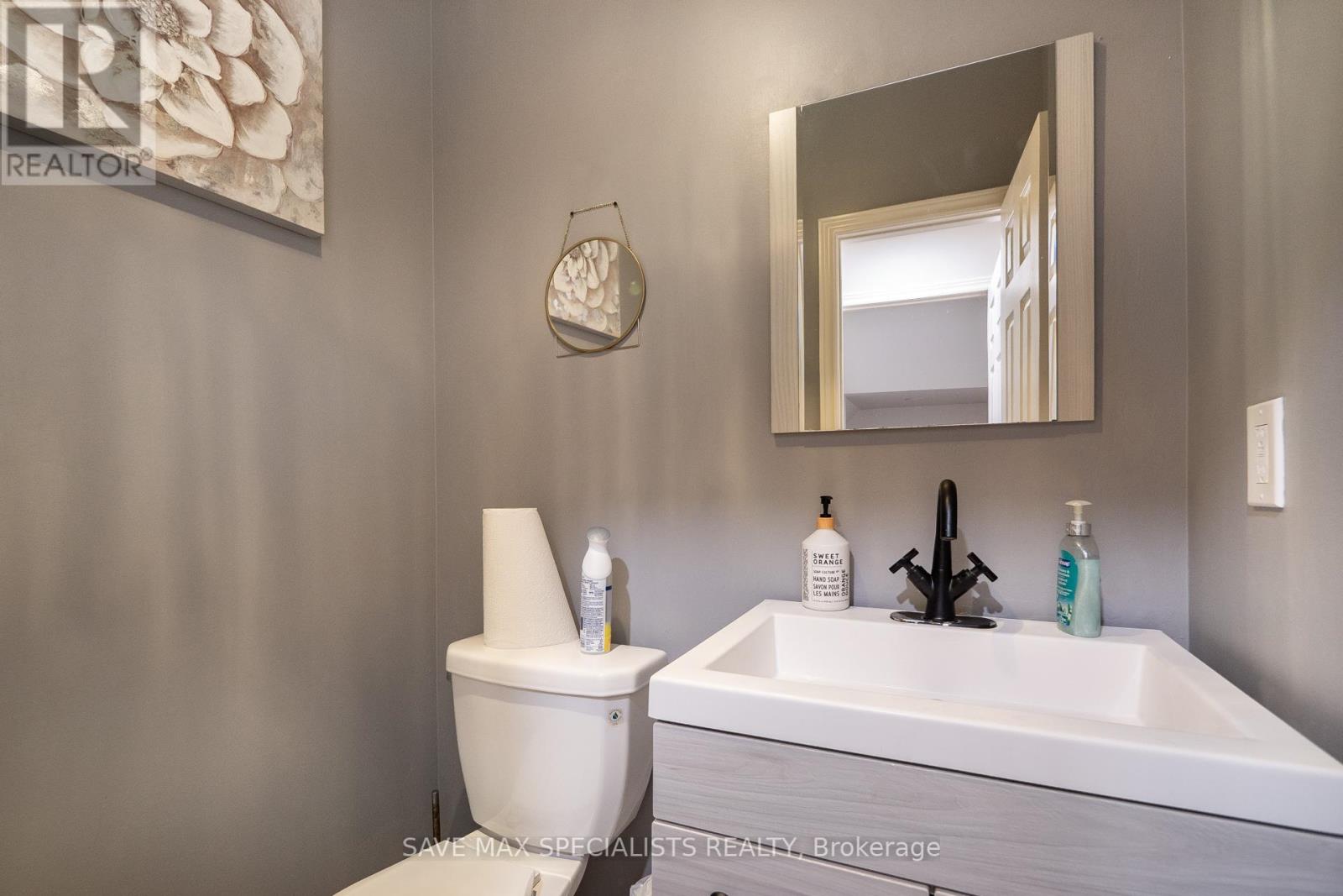 21 Isaac Devins Boulevard, Toronto, Ontario  M9M 0C7 - Photo 23 - W12414778