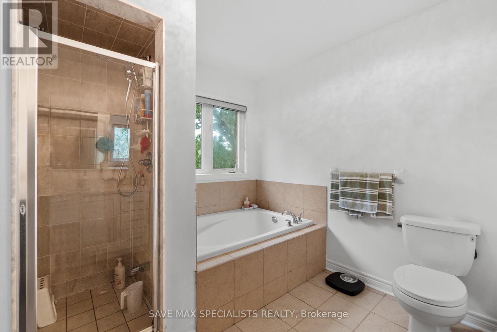 21 Isaac Devins Boulevard, Toronto, Ontario  M9M 0C7 - Photo 32 - W12414778