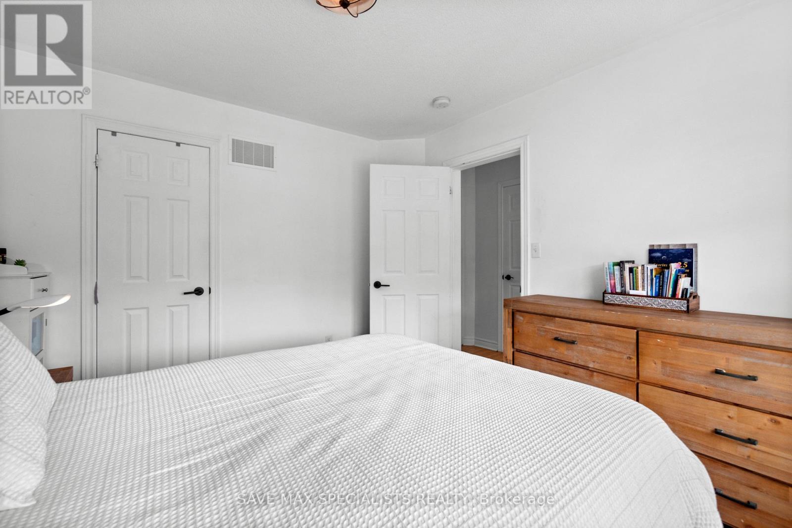 21 Isaac Devins Boulevard, Toronto, Ontario  M9M 0C7 - Photo 34 - W12414778