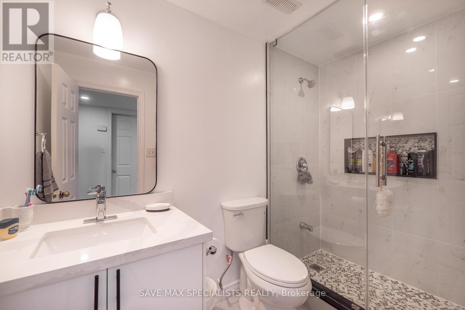 21 Isaac Devins Boulevard, Toronto, Ontario  M9M 0C7 - Photo 46 - W12414778
