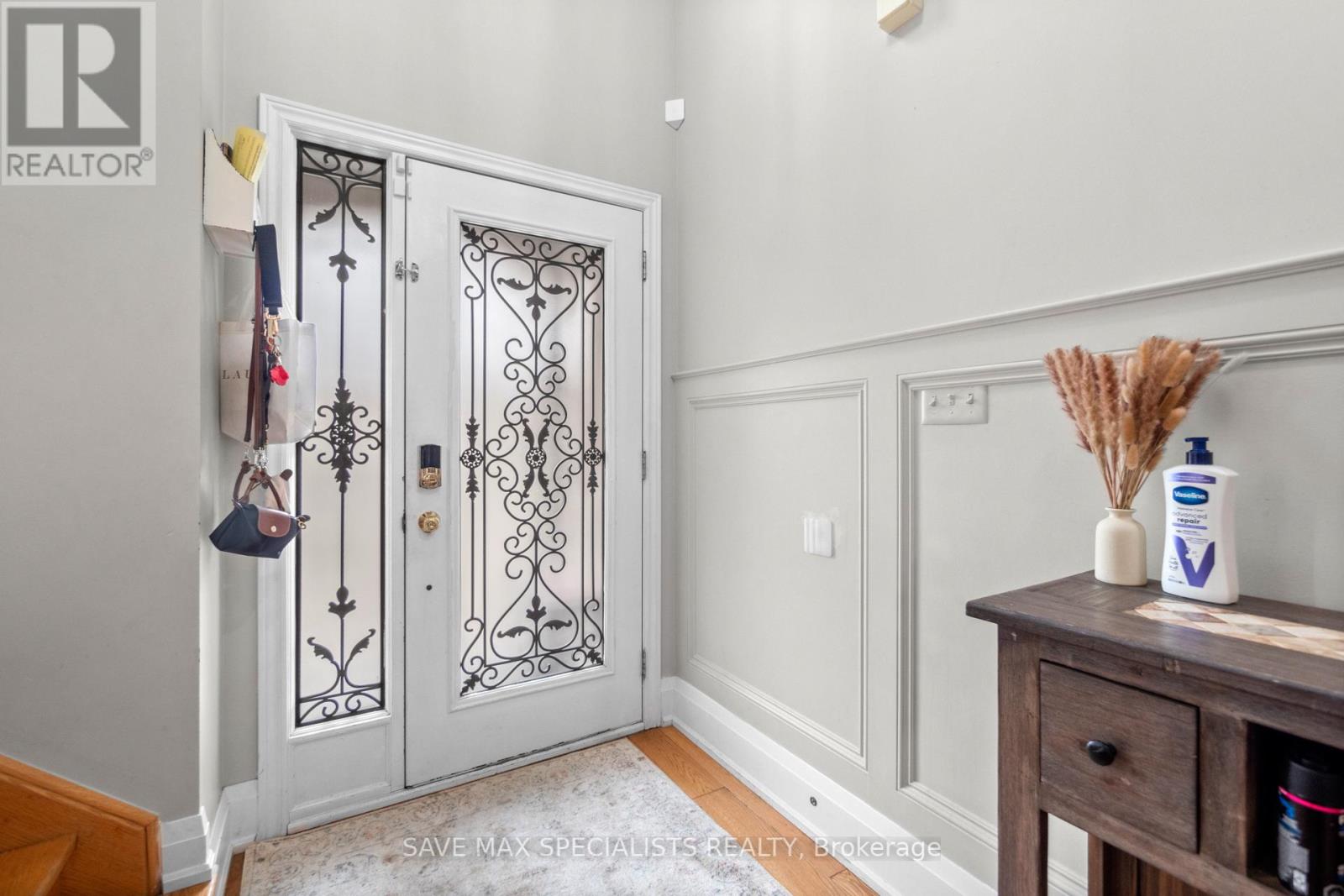21 Isaac Devins Boulevard, Toronto, Ontario  M9M 0C7 - Photo 5 - W12414778