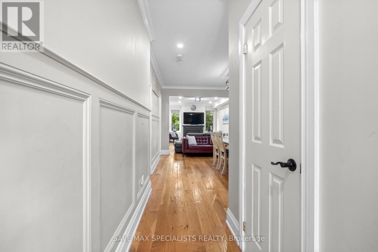 21 Isaac Devins Boulevard, Toronto, Ontario  M9M 0C7 - Photo 6 - W12414778