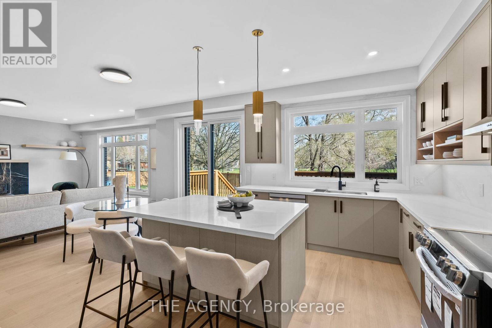 41 St Andrews Boulevard, Toronto, Ontario  M9R 1W2 - Photo 12 - W12414796