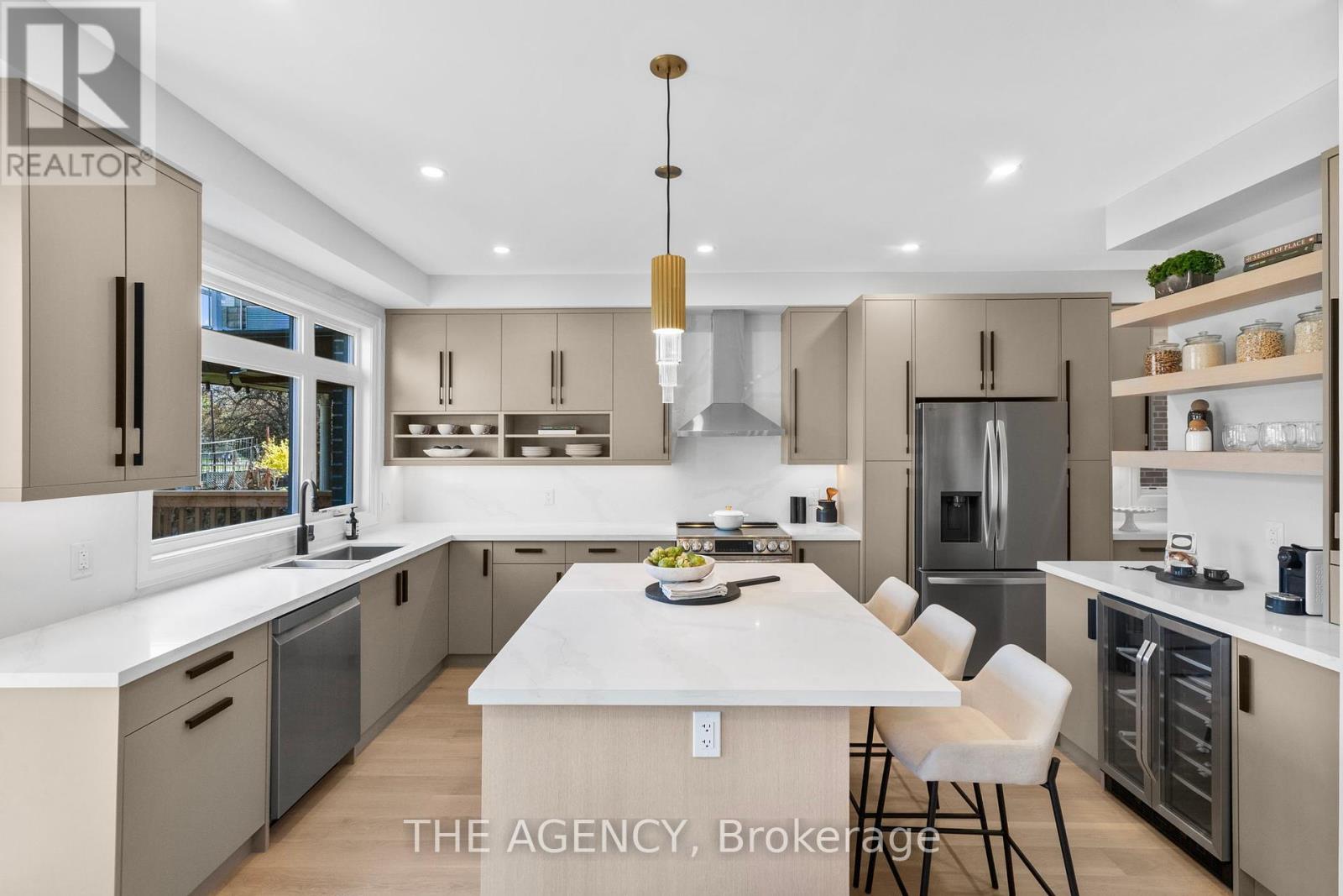 41 St Andrews Boulevard, Toronto, Ontario  M9R 1W2 - Photo 16 - W12414796