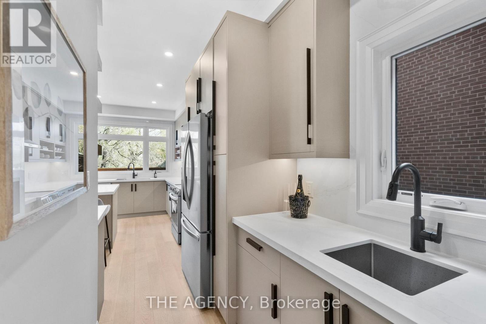 41 St Andrews Boulevard, Toronto, Ontario  M9R 1W2 - Photo 19 - W12414796