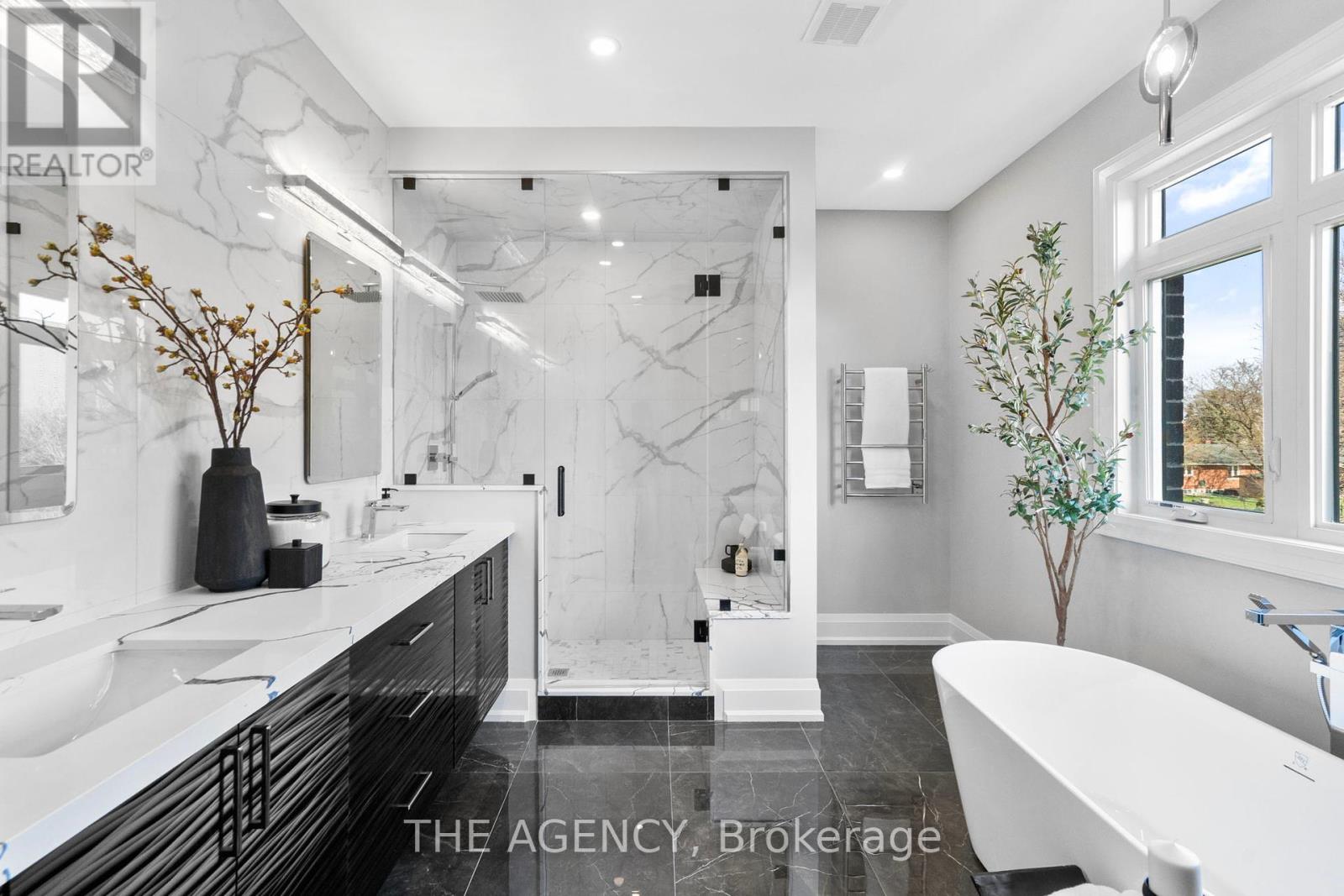 41 St Andrews Boulevard, Toronto, Ontario  M9R 1W2 - Photo 33 - W12414796
