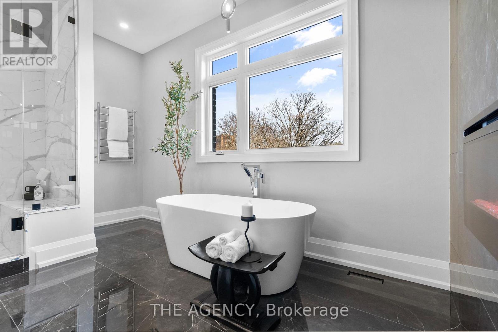 41 St Andrews Boulevard, Toronto, Ontario  M9R 1W2 - Photo 34 - W12414796