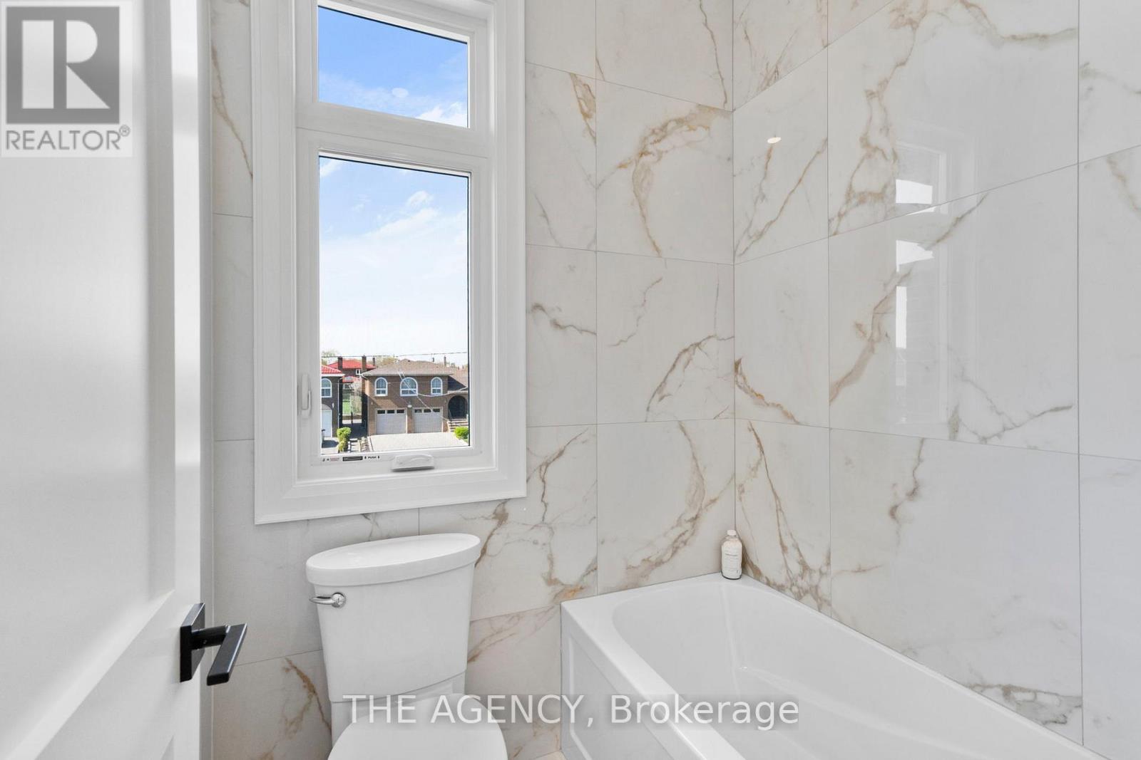 41 St Andrews Boulevard, Toronto, Ontario  M9R 1W2 - Photo 37 - W12414796