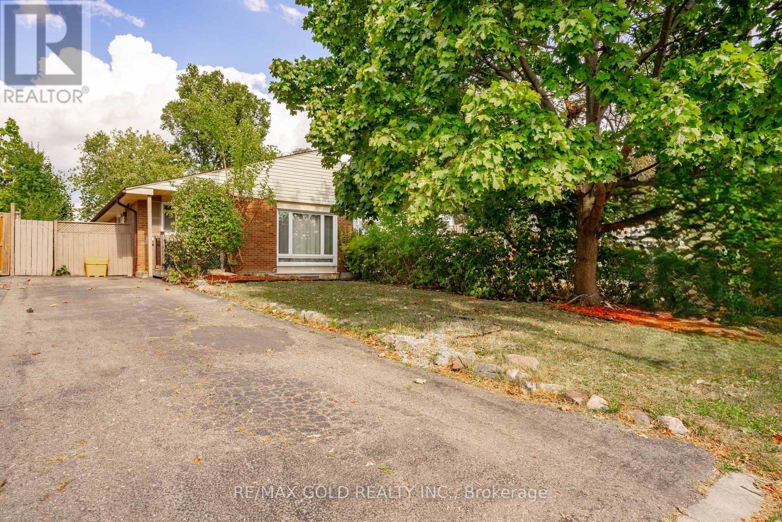 4 DEESIDE CRESCENT, Brampton, Ontario