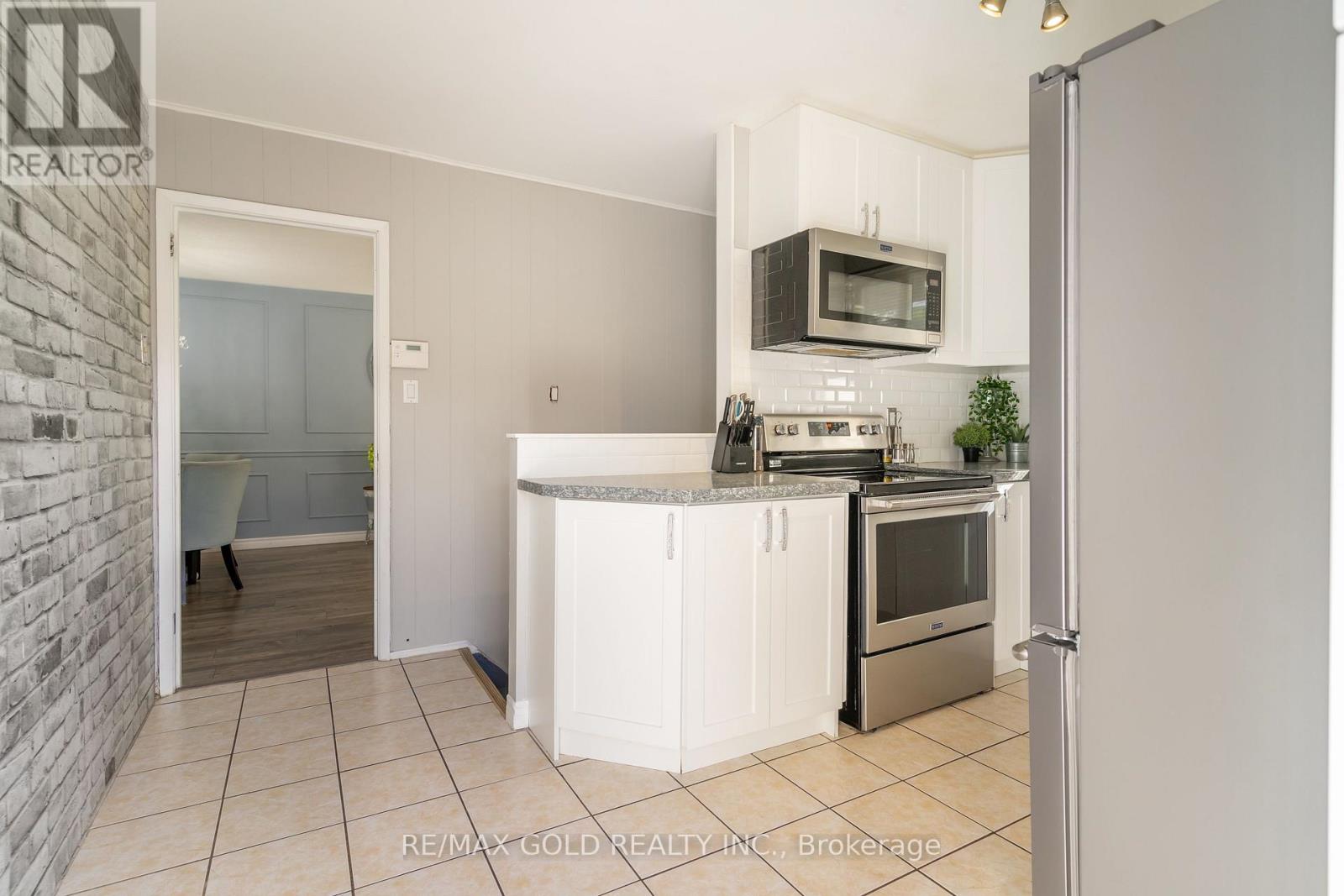 4 Deeside Crescent, Brampton, Ontario  L6T 3L7 - Photo 18 - W12414821