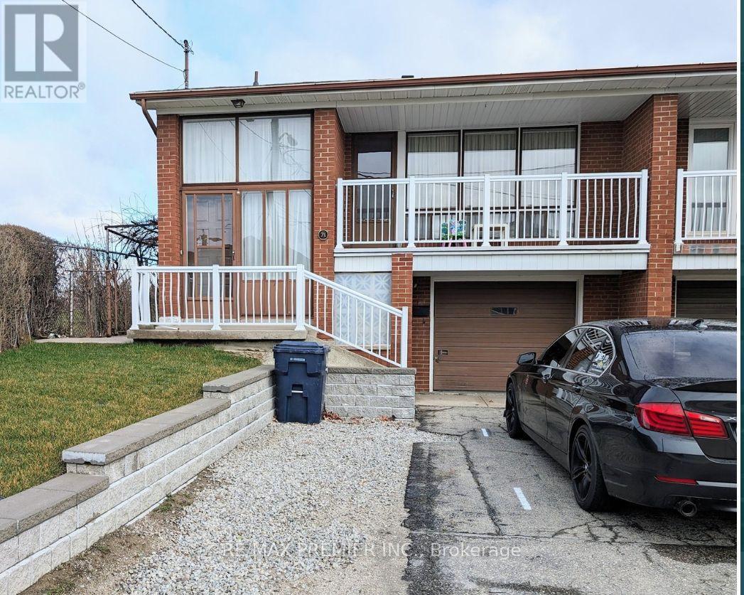 MAIN FLOOR - 71 SORLYN AVENUE, Toronto, Ontario