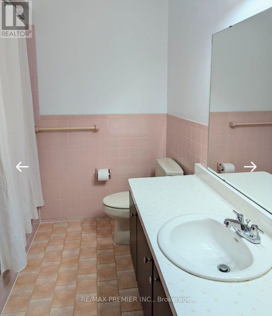Main Floor - 71 Sorlyn Avenue, Toronto, Ontario  M6L 1H7 - Photo 10 - W12414844