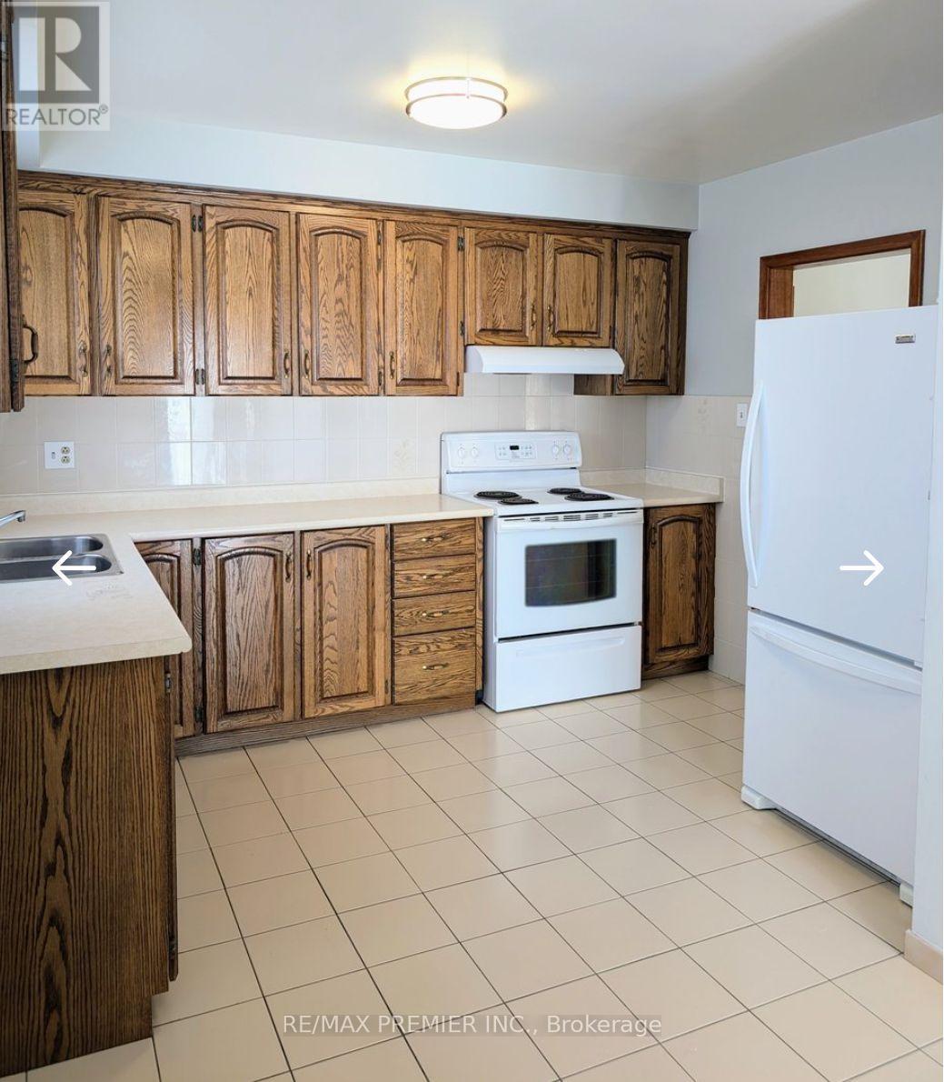 Main Floor - 71 Sorlyn Avenue, Toronto, Ontario  M6L 1H7 - Photo 2 - W12414844