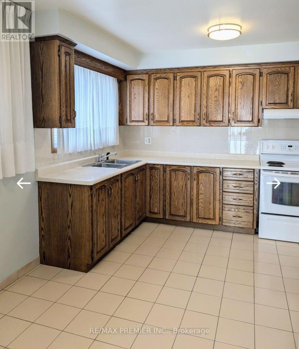 Main Floor - 71 Sorlyn Avenue, Toronto, Ontario  M6L 1H7 - Photo 3 - W12414844