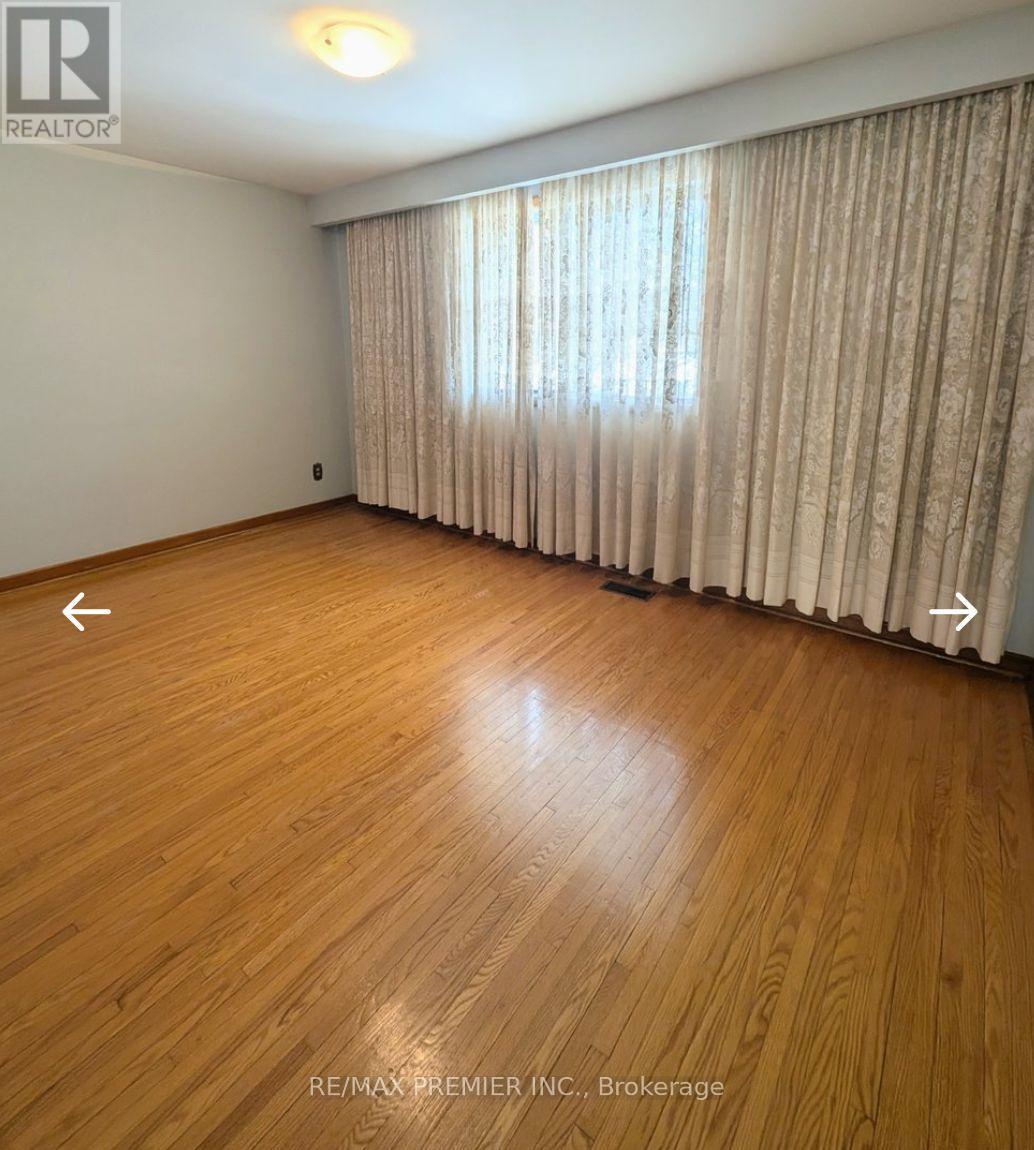 Main Floor - 71 Sorlyn Avenue, Toronto, Ontario  M6L 1H7 - Photo 7 - W12414844