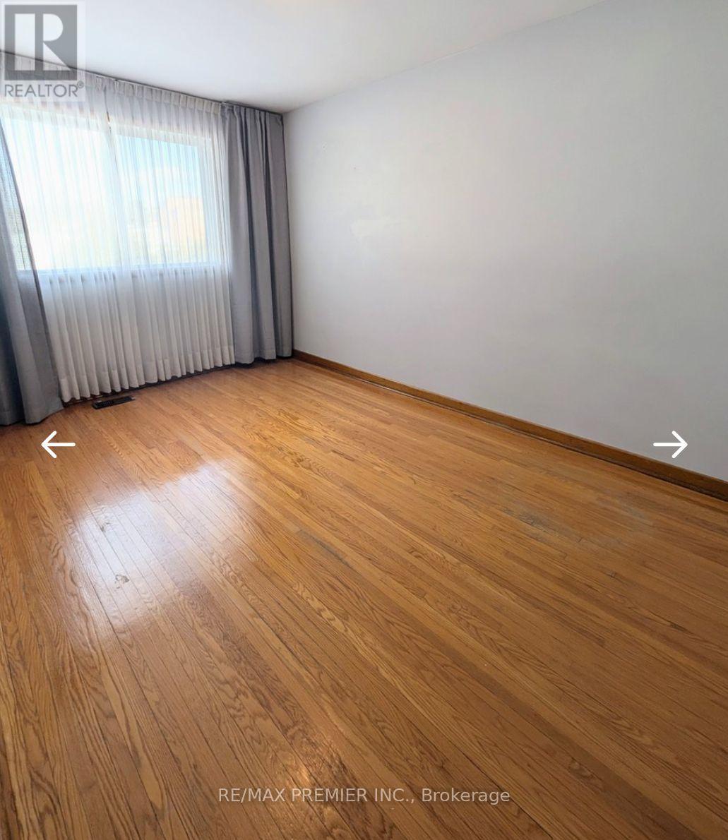 Main Floor - 71 Sorlyn Avenue, Toronto, Ontario  M6L 1H7 - Photo 8 - W12414844