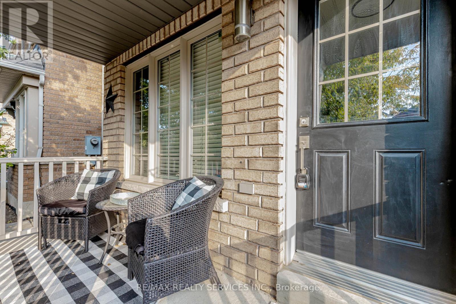 152 Weston Drive, Milton, Ontario  L9T 0V6 - Photo 2 - W12414864